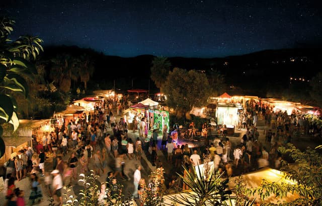 Las Dalias Night Market