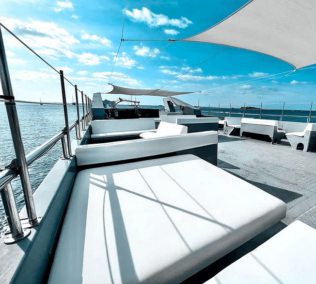 Sunset boat excursion with DJ 1