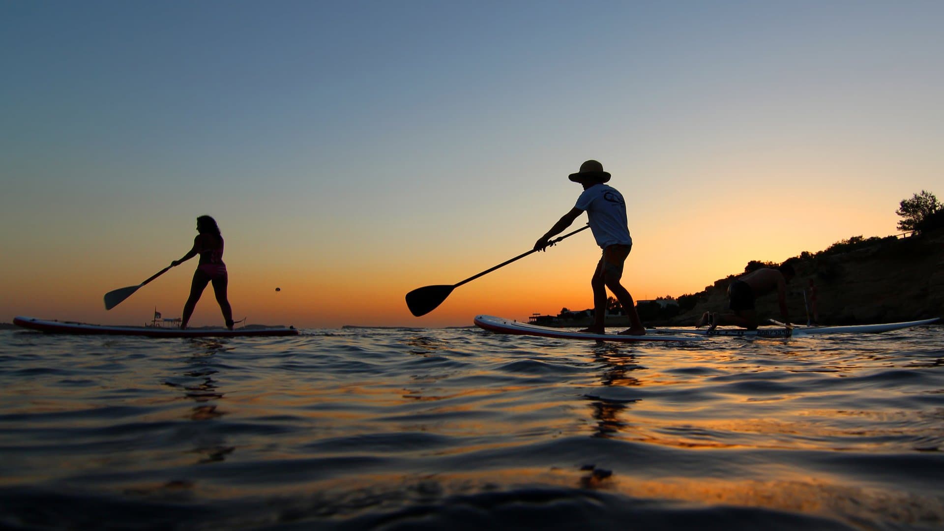 2h Sunset Boat Trip with Paddle Surf Lesson 1